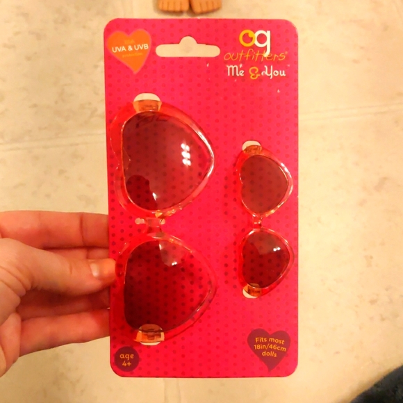 Our generation 18" doll by battat, new white sequin ballgown, sunglasses lot - Picture 14 of 16